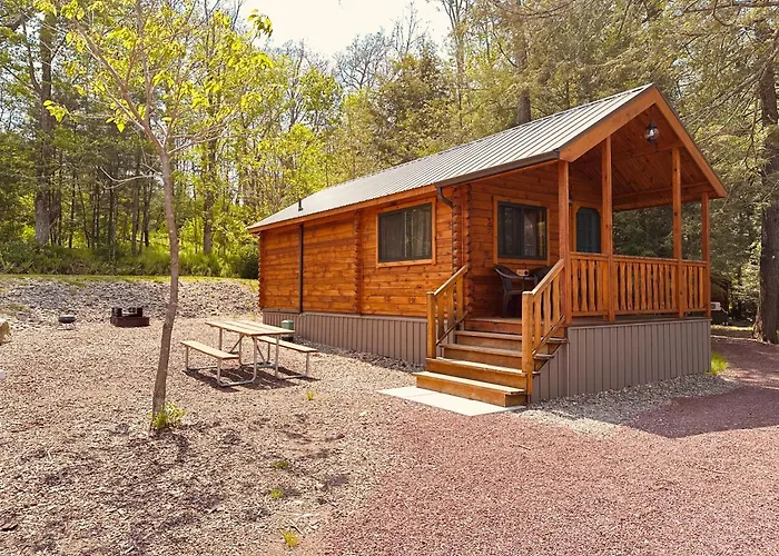 Lakewood Park Campground - Luxury Cabin